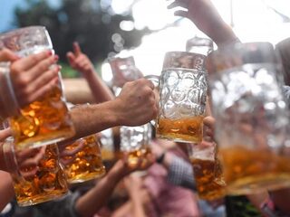 'Alcohol helpt bij spreken van een andere taal'