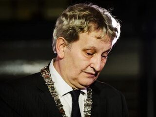 Media-aandacht voor Eberhard van der Laan: 'Houd afstand, bewaar de piëteit'