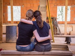 We doen het nu niet, maar 'knuffelen en elkaar aanraken is cruciaal'