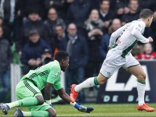 Ajax blundert in Groningen, maar pakt wel een punt op Feyenoord