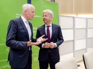 AIVD-chef Bertholee: 'Honderden cyberaanvallen door Rusland en China'