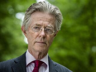 Oud-minister Voorhoeve over gelekt Srebrenica-document: kabinet wist van niets