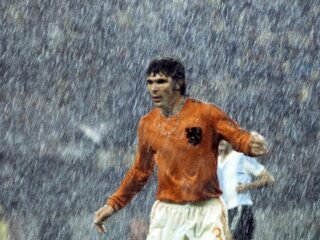 Podcast De Dag: waarom houden we van Willem van Hanegem?