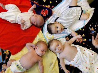 Wat doen kleine plastic deeltjes met baby's?