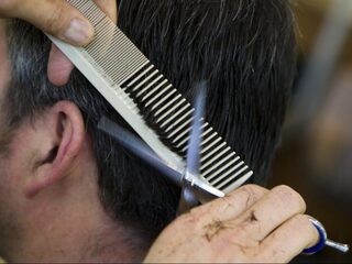 De Denen mogen weer naar de kapper, maar vlekkeloos gaat dat niet