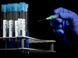 Goed nieuws over Oxford-vaccin, maar nog niet zeker of het werkt