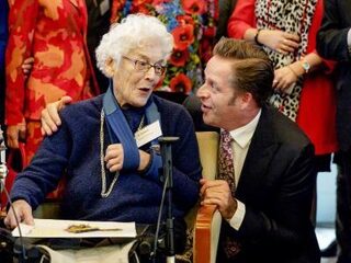 'Eén keer per jaar aanbellen bij eenzame ouderen werkt niet'