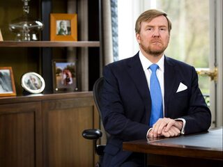 Koning: 'Coronavirus kunnen we niet stoppen, eenzaamheidsvirus wel'