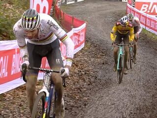 Mathieu van der Poel wint wereldbekercross in Namen