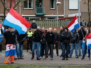 Wie vormen de nieuwe generatie radicaal en rechtsextremistische activisten?