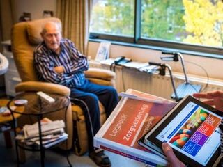 Zorgmedewerkers starten in navolging van onderwijzers: 'Zorg in Actie'