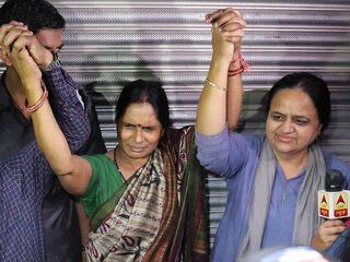 India hangt mannen op die studente verkrachtten in rijdende bus