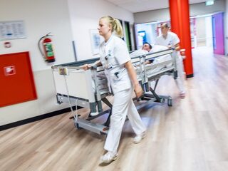 Grootste ziekenhuisstaking ooit: tientallen ziekenhuizen zijn 24 uur dicht