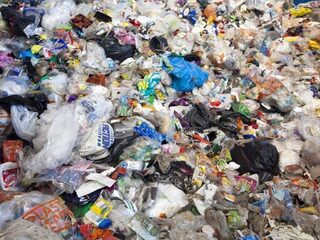 Plastic afval recyclen heeft weinig effect op milieu