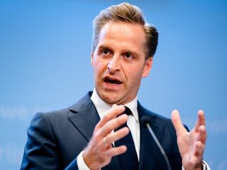 'Het zal me een vegetarische worst wezen of ze dat in Den Haag het dashboard noemen'