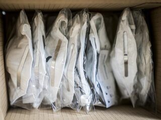 800.000 mondkapjes aangekomen op Schiphol