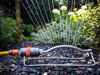 Waterverbruik fors gestegen: 'Water verbruik je toch, maar je hoeft het niet te verspillen'