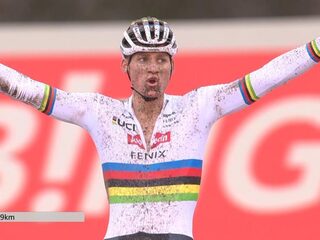 Van der Poel klopt Van Aert ook in de modder: 'Kwam in de buurt van Ronde van Vlaanderen'