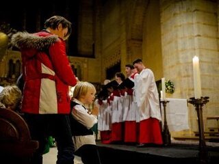 Vandaag op NPO Radio 1: is religie de bron van kwaad?