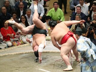 De 'nette' sumo-wereld in shock door geweldincident van legende