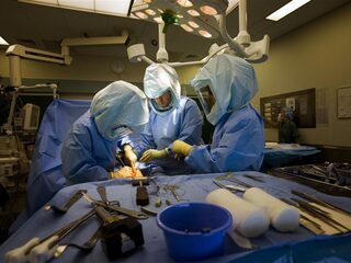 Fabrikanten opereren onbevoegd op de OK