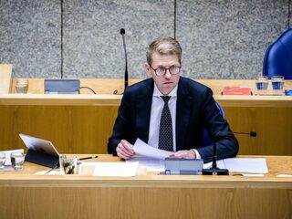 5 Vragen Over: Minister Dekker verleent gratie aan moordenaar Koetsiertje