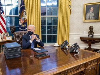 Met wie belt Biden het eerst?