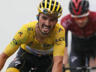 Alaphilippe komt bergop tekort, maar behoudt gele trui