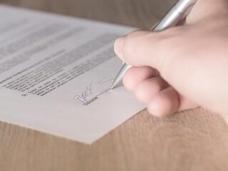 Stand.nl: Het is idioot dat we contracten ondertekenen die we niet begrijpen