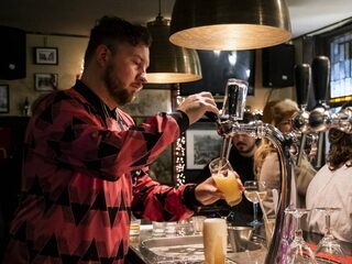 'Omzet horeca keldert minder hard dan na sluiting in maart'