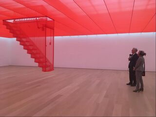 Een unieke ervaring: kunstverzamelaar Joop van Caldenborgh geeft een persoonlijke rondleiding door museum Voorlinden