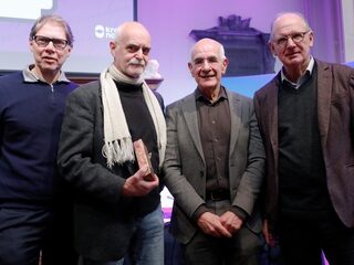 Vandaag op NPO Radio 1: Zomerschool Groot Dictee en achtste finales van start