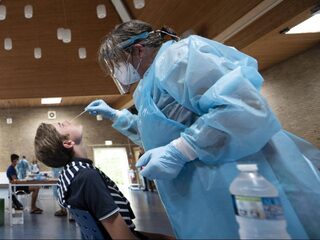 'Ga langer in quarantaine als je geen klachten hebt'