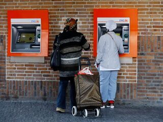 Onze regering laat het breed hangen, te breed