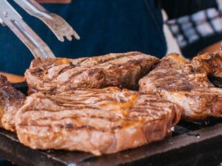 Mannendingen op de radio