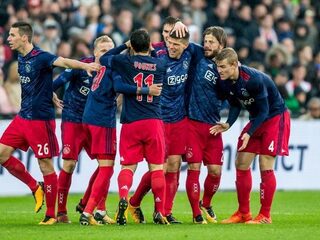 Ajax wint Klassieker na spectaculaire tweede helft