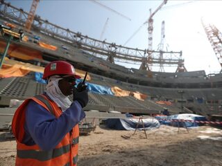 Feit of Fictie: 'Er is op medisch gebied en qua huisvesting veel verbeterd voor stadionbouwers in Qatar'