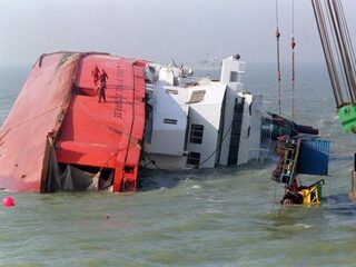 Deze Dag Toen: Noodkreet SOS vervangt voorganger CCQ