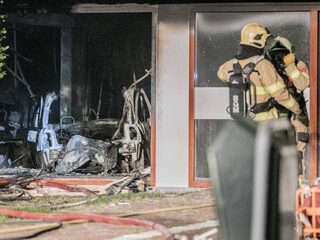 Aanslag op gemeentehuis Lingewaard, bestuurder rijdt met gasflessen naar binnen