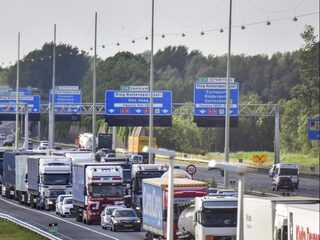 Moeten vrachtwagens 's nachts de weg op?