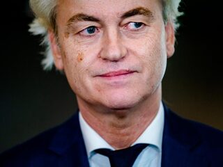 Complimenten voor 15 jaar PVV maar Wilders gaat 'ervandoor' als het moeilijk wordt