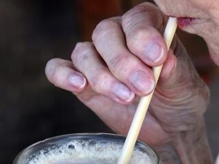 Melk laten staan om Parkinson te voorkomen? Onwaarschijnlijk