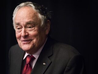 Van internist tot specialist: kankerdokter Bob Pinedo zit 50 jaar in het vak