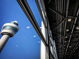 11 verdachten opgepakt voor miljoenendiefstal iPhones op Schiphol