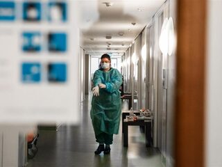 Podcast De Dag: Verpleeghuizen vrezen voor tweede 'stille ramp'