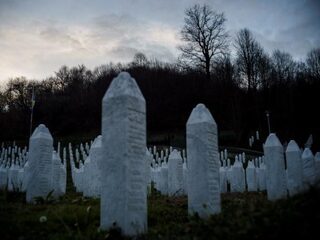Nabestaande Srebrenica: wat voor straf Mladic ook krijgt, het is nooit genoeg