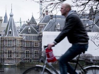 Meerderheid Tweede Kamer: plenaire zaal op de schop nemen