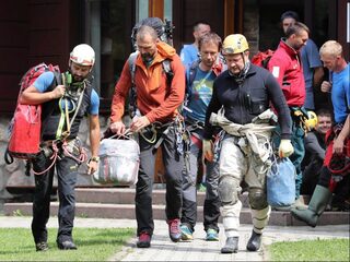 Ingesloten Polen zijn uitzondering volgens speleologen: 'Grotklimmen is veilige sport'
