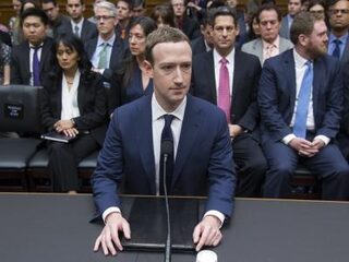 Vragen voor Zuckerberg: 'Moet het businessmodel van Facebook niet herzien worden?'