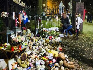 Podcast De Dag: waar komt onze behoefte aan massale rouw vandaan?